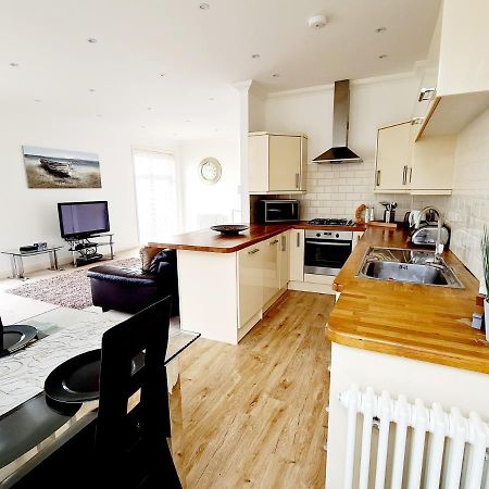 Seas The Day - Beachfront Apartment - Sleeps 4 Ramsgate Eksteriør billede