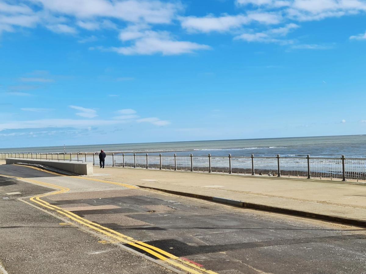 Seas The Day - Beachfront Apartment - Sleeps 4 Ramsgate Eksteriør billede