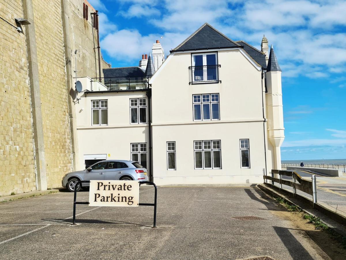 Seas The Day - Beachfront Apartment - Sleeps 4 Ramsgate Eksteriør billede